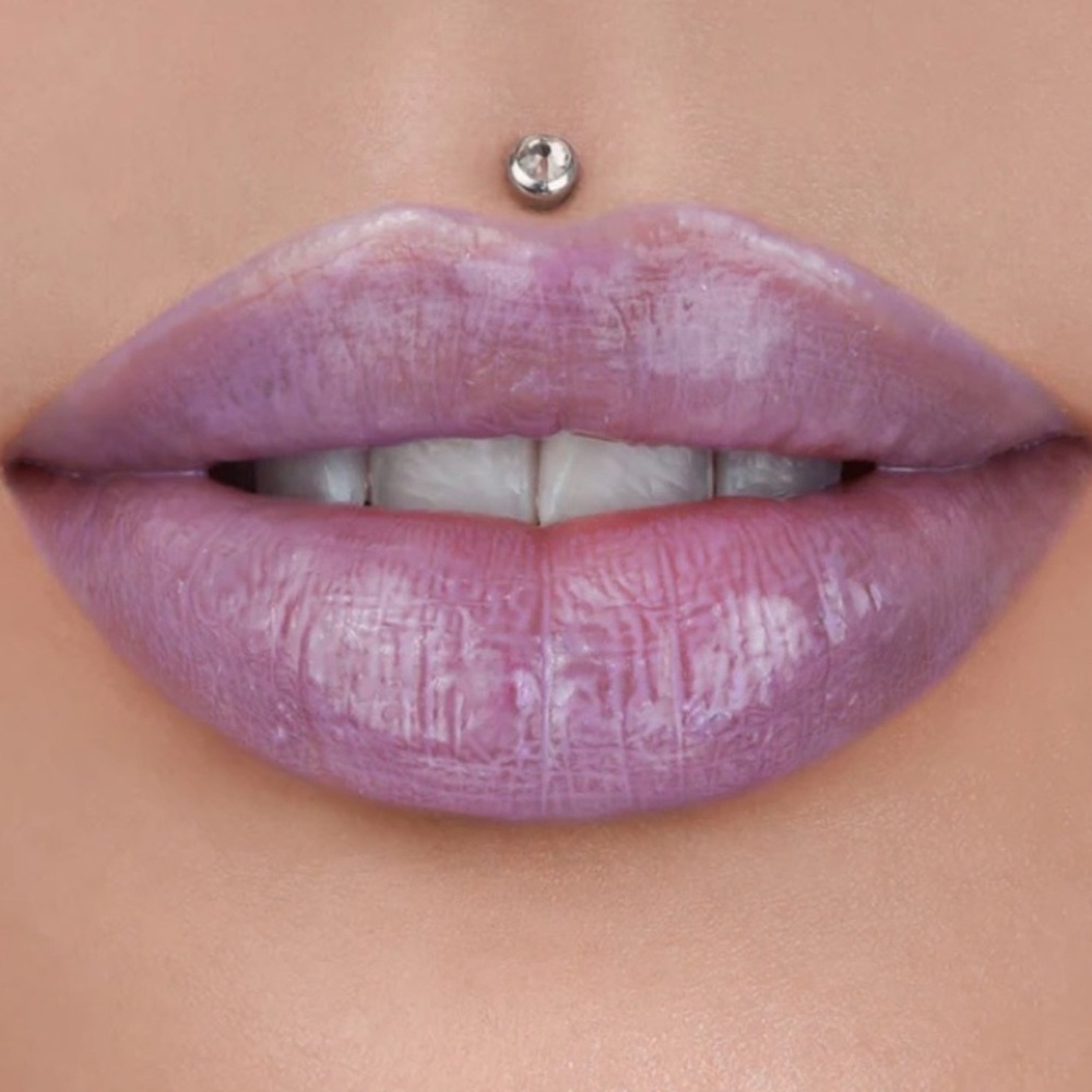 Jeffree Star Lip Gloss - DIRTY ROYALTY - Light Purple with a High Shine Finish